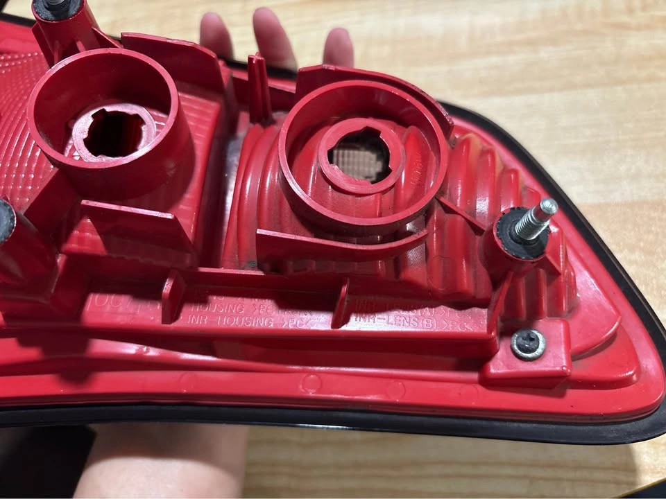 Infiniti QX56/QX80 Right Inner Tail Light 2011-2017 OEM - photo 5