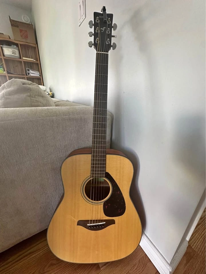 Yamaha Acoustic Guitar with Capo and Bag