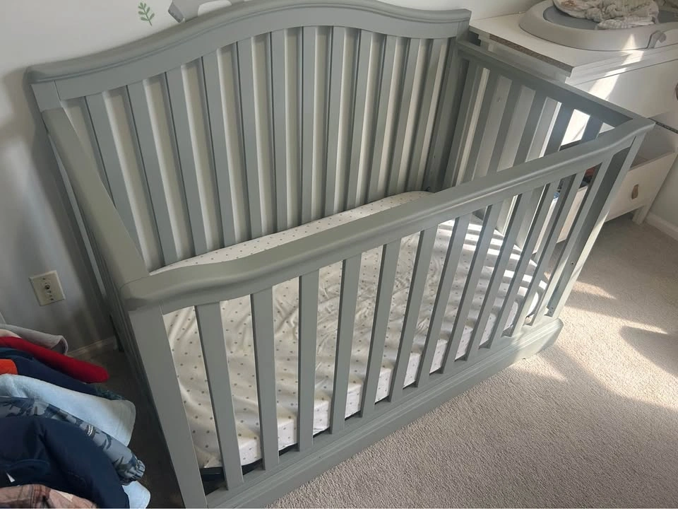 Graco Crib - photo 2