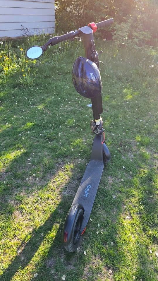 Ryeth Electric Scooter – Like New! STEAL DEAL 🚀 - photo 2