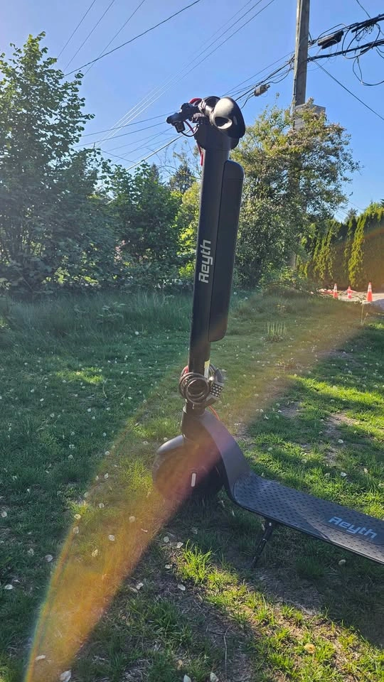 Ryeth Electric Scooter – Like New! STEAL DEAL 🚀 - photo 4