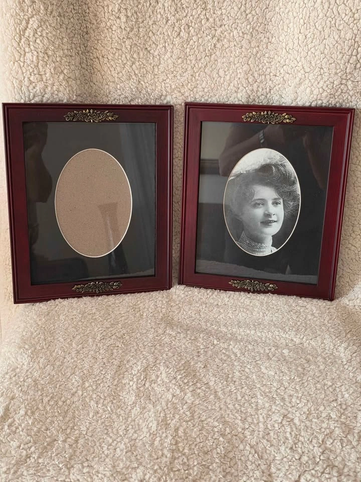 Two Vintage Style Wood Standing Picture Frames - photo 2