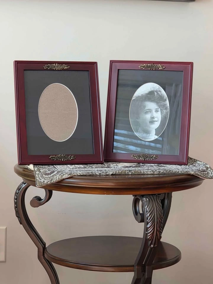 Two Vintage Style Wood Standing Picture Frames - photo 3