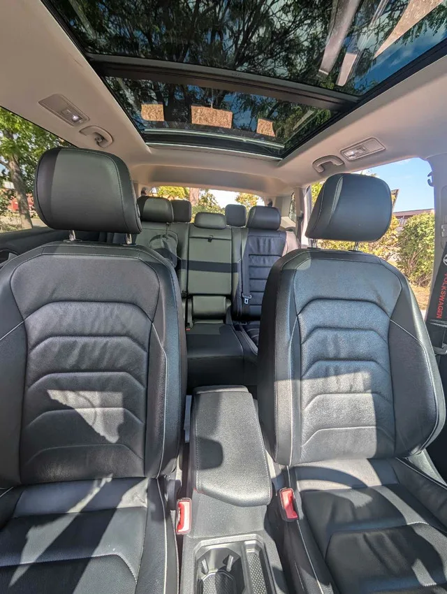 2018 Volkswagen Tiguan SEL Premium image indicator(9)