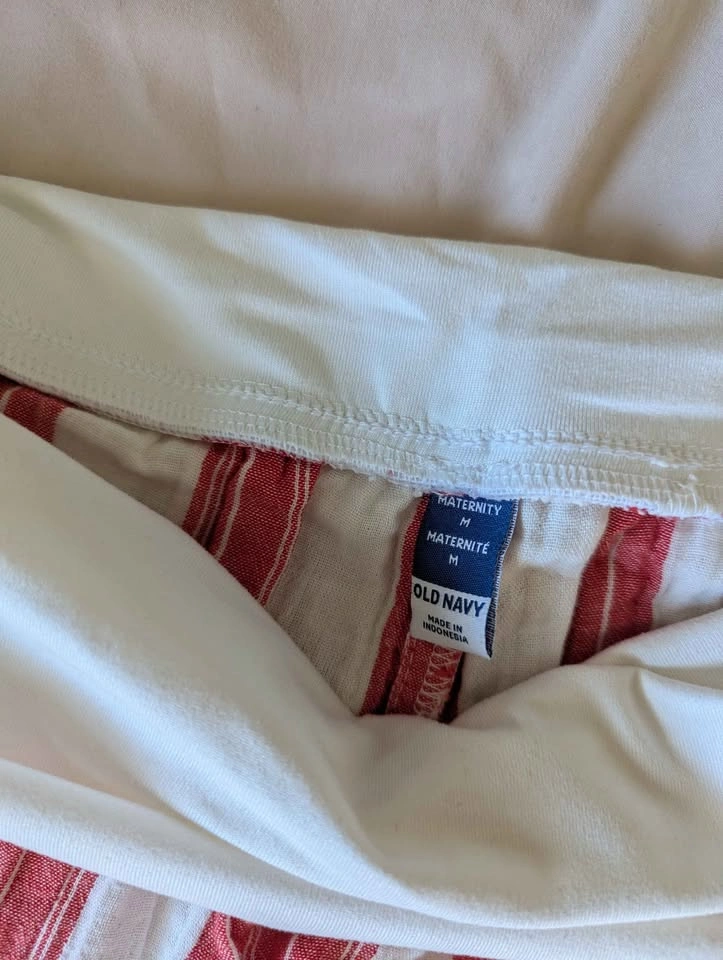 Old Navy Maternity Pants - photo 2