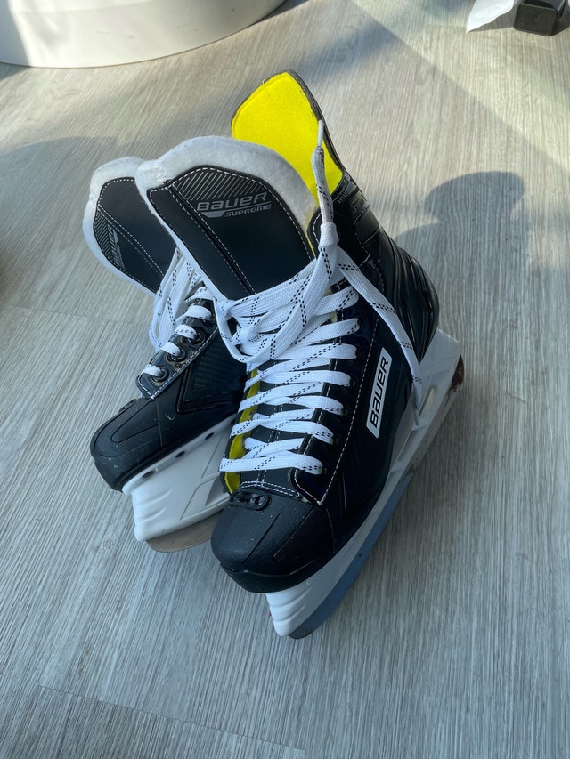 Bauer Supreme Skates - Size 5