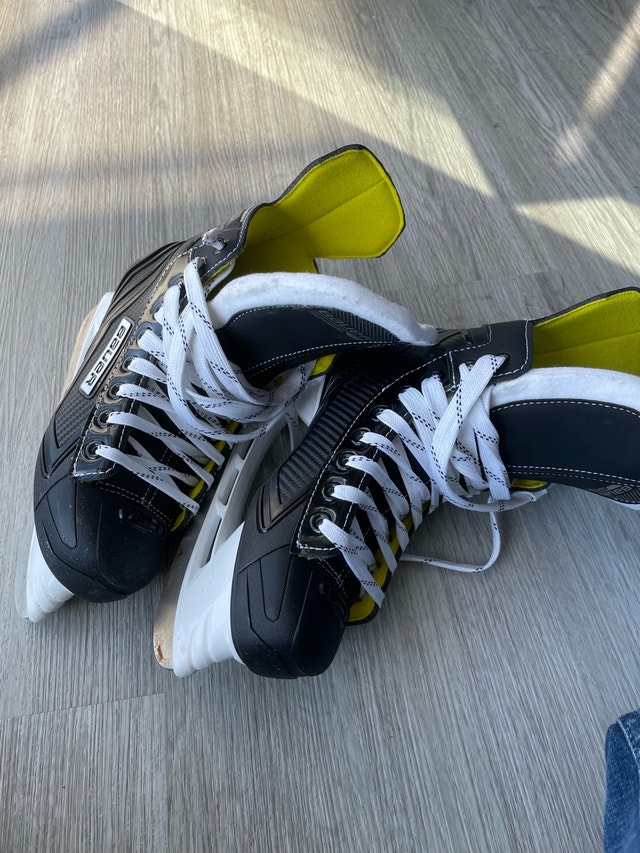 Bauer Supreme Skates - Size 5 - photo 2