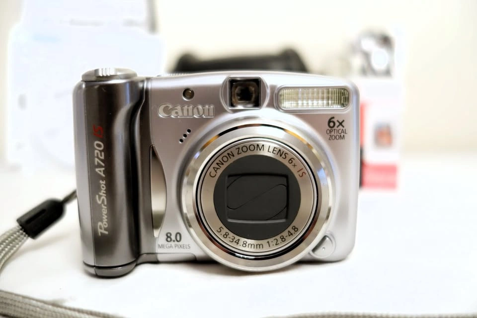 Canon PowerShot A720 IS 8MP 6X Optical Zoom Retro Camera Bundle - photo 2