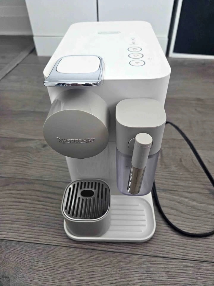 Nespresso DeLonghi Machine