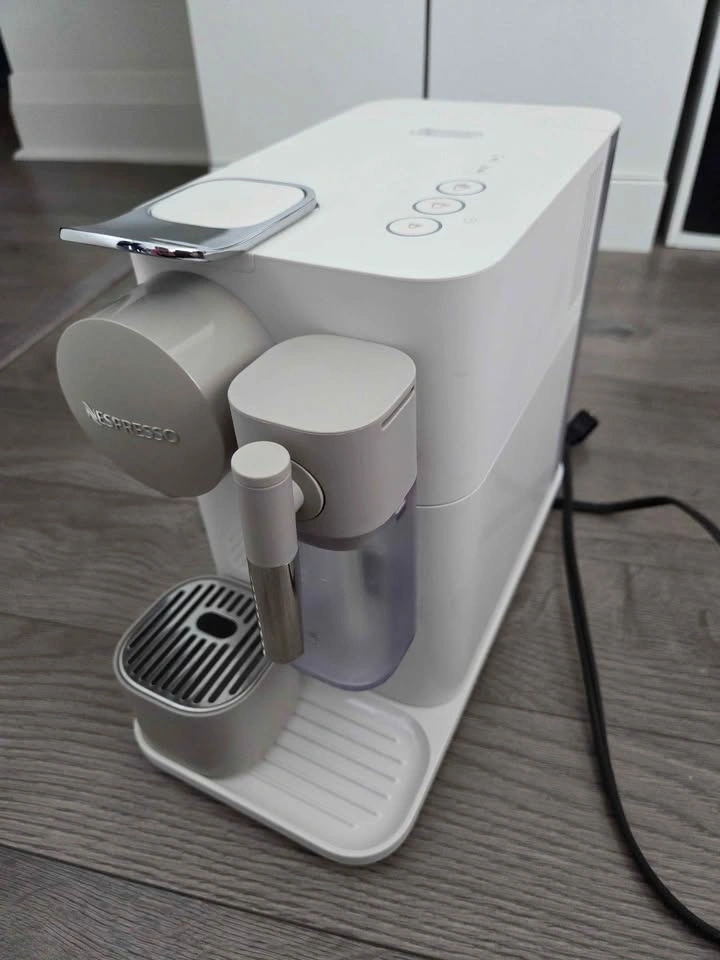 Nespresso DeLonghi Machine - photo 5
