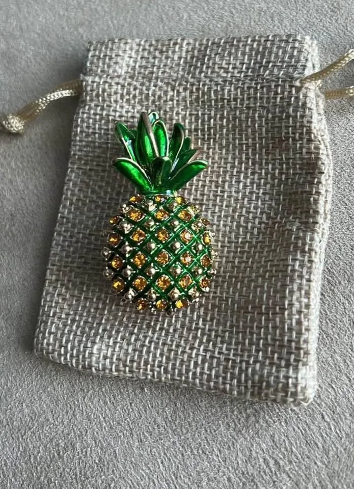 Pineapple Brooch image indicator(3)