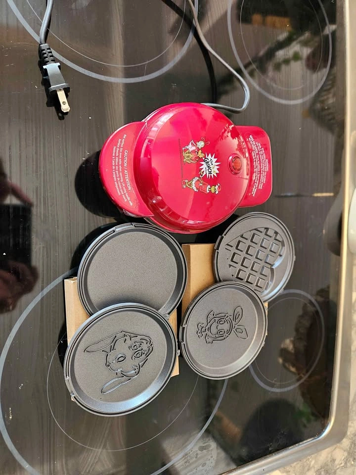 The Grinch - Non-Stick Waffle Maker