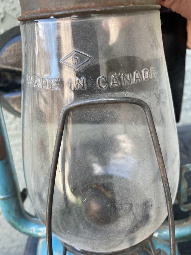 Antique Kerosene Lamp Made in Canada - photo 4