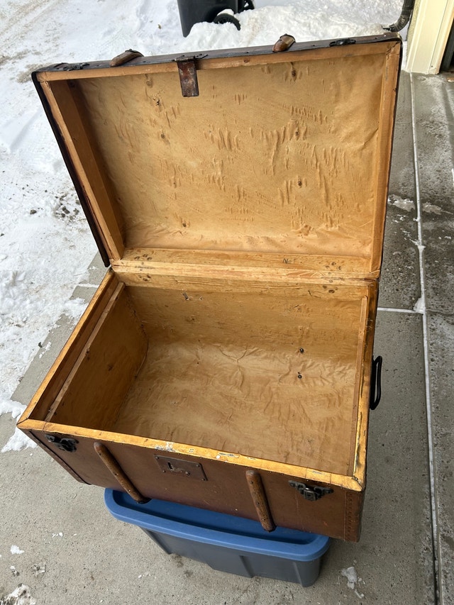 Antique 1950s Swedish Travel Trunk - photo 4