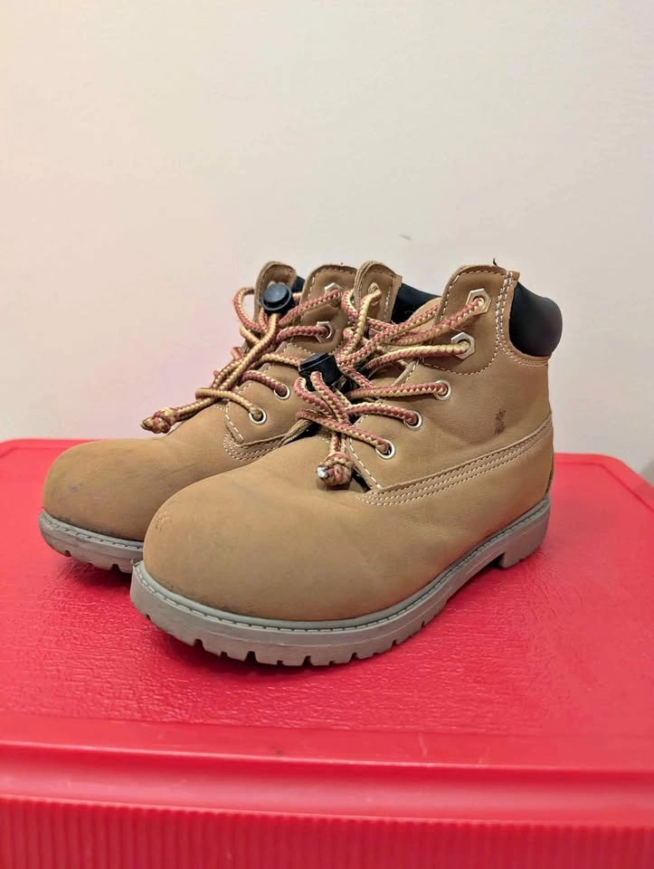 Kids suede boots US size 13