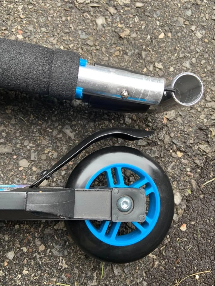 Kids folding scooter brand new - photo 4