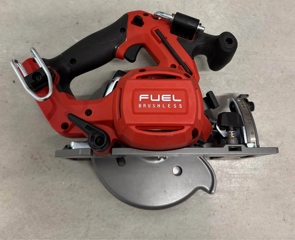 Milwaukee M18 FUEL 6-1/2" Circular Saw - photo 2