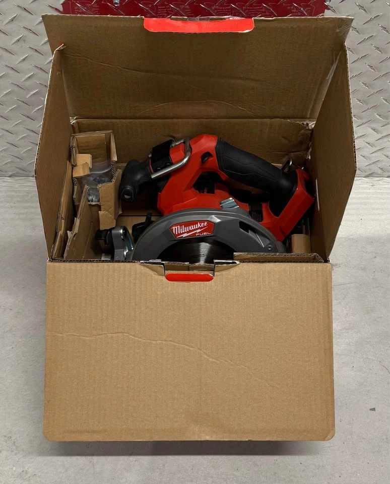 Milwaukee M18 FUEL 6-1/2" Circular Saw - photo 3