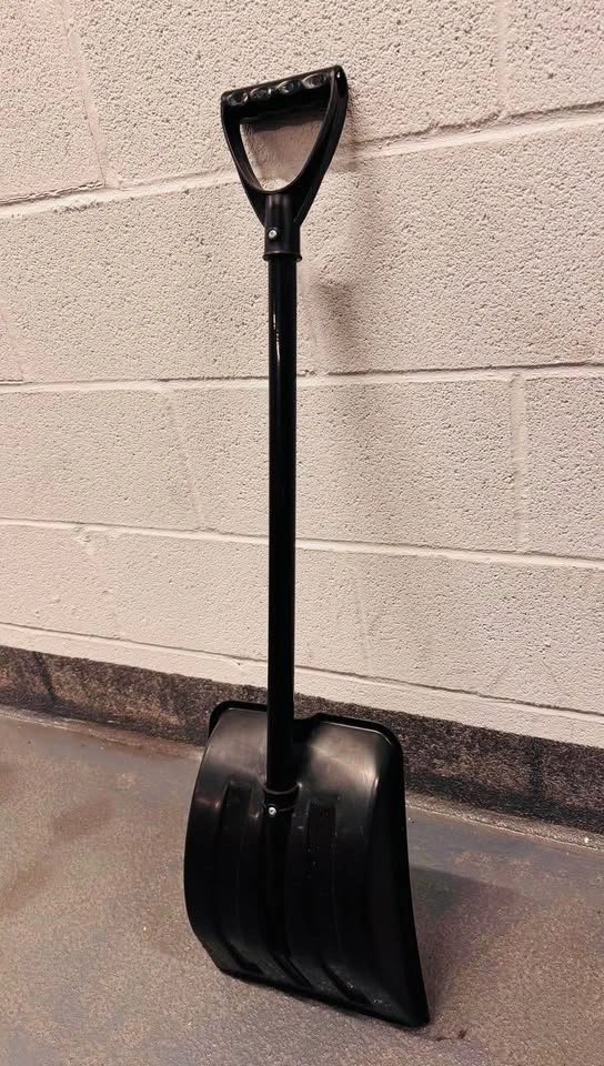 Snow Shovel - photo 2