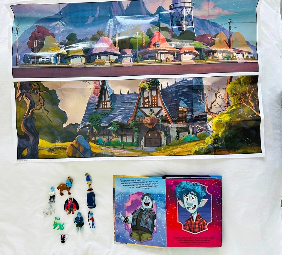 Disney Onward Book + Figures + Playmat