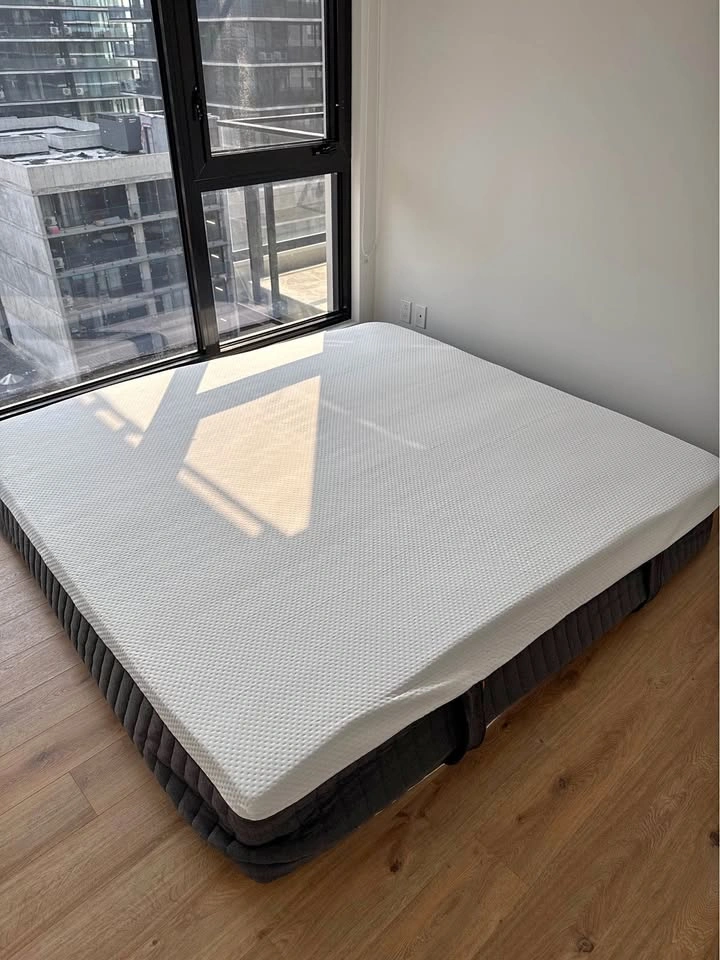 Emma Original King Mattress - Less Than 1 Year Old, Like New