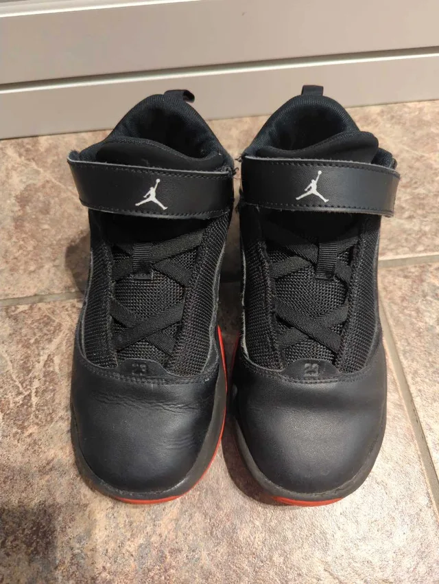 Jordan Sneakers thumbnail