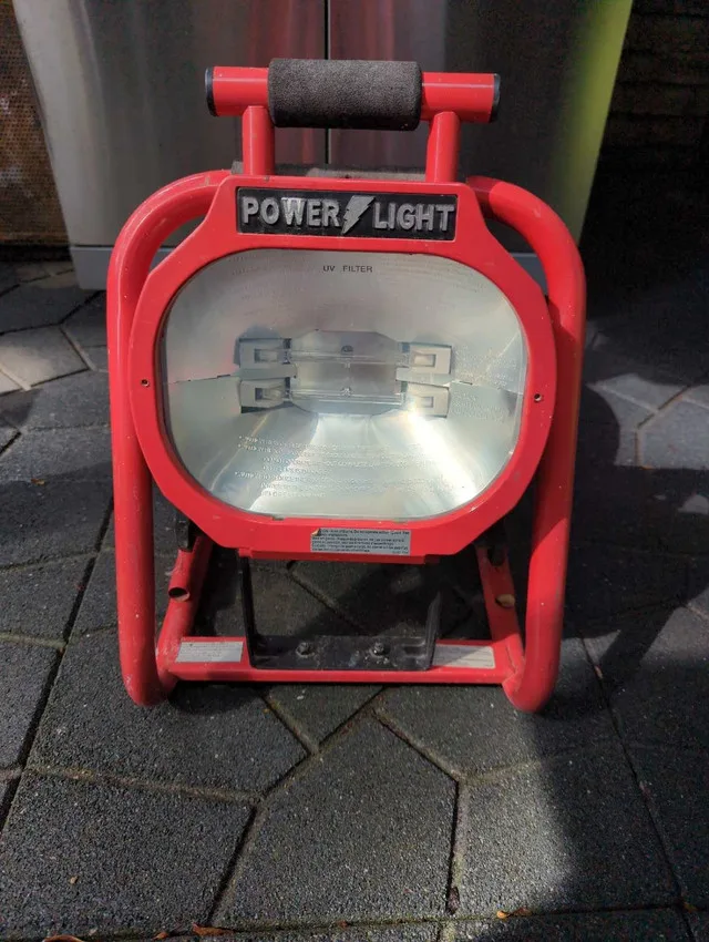 Portable power cord reel with light image indicator(2)