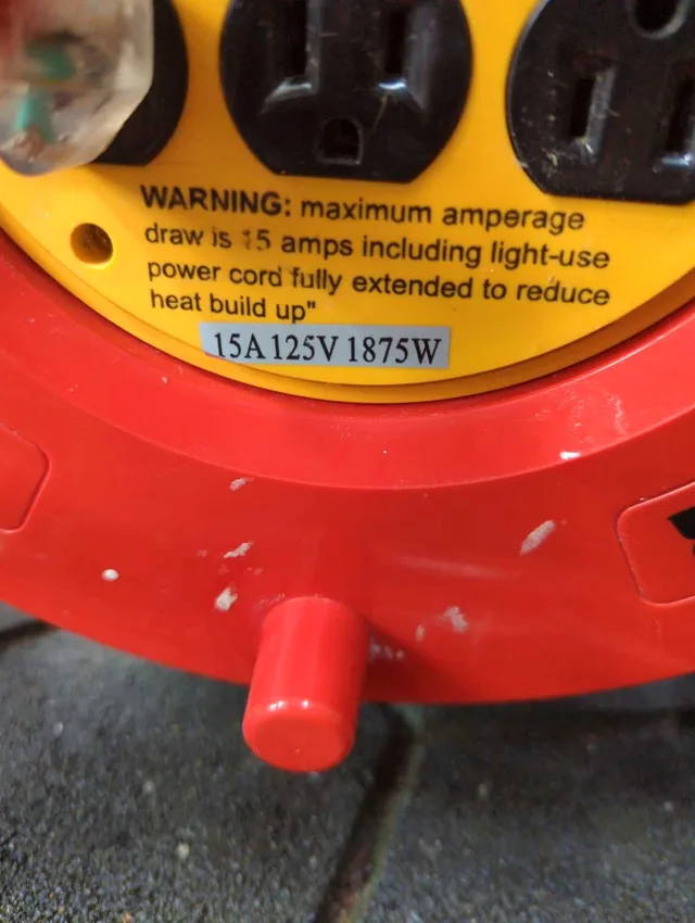 Portable power cord reel with light image indicator(6)