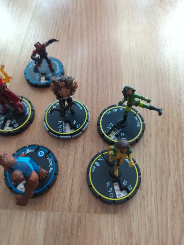 HeroClix Marvel Figurines image indicator(3)