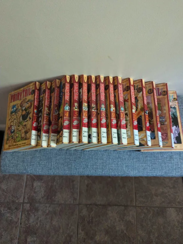 Fairy Tail Graphic Novels 1-15 image indicator(3)