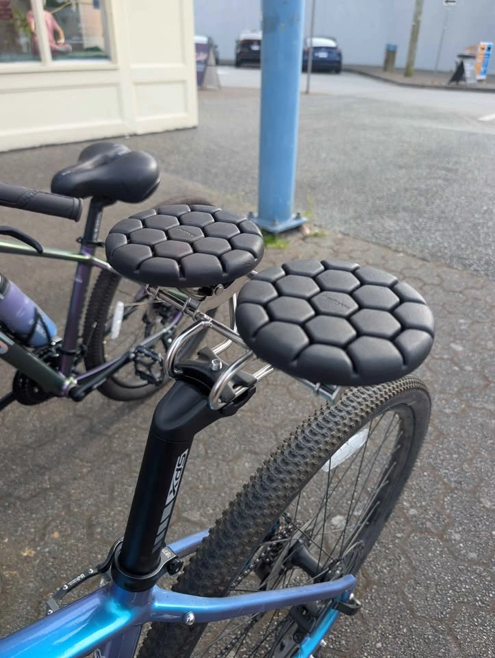 Double saddle bike seat for perineal relief - photo 3