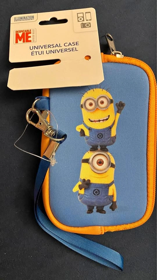 MINIONS Wristlet for Phone