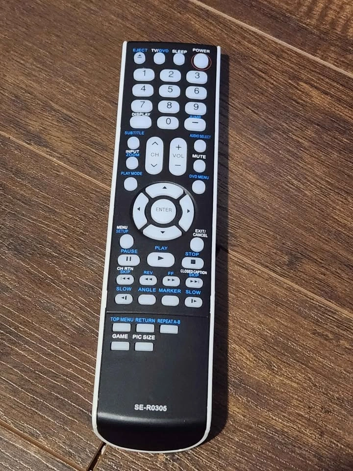 Toshiba 22" LCD TV/DVD Combo w/ Remote - photo 5