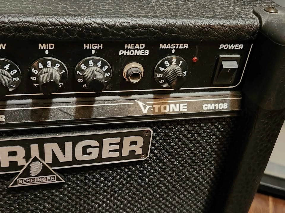 Behringer V-Tone GM108 15-watt Guitar Amp - photo 3