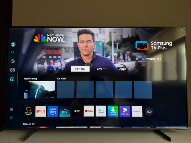 Samsung Smart UHD 4K QLED TV - 55” - photo 2