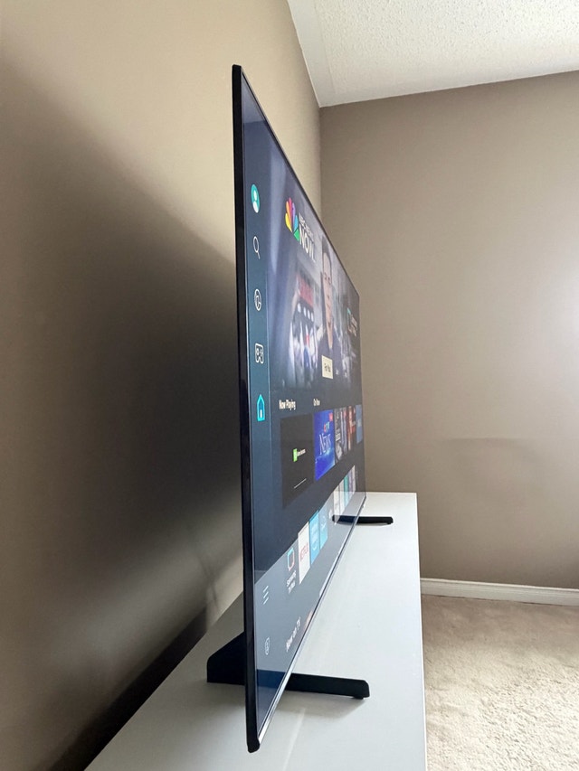 Samsung Smart UHD 4K QLED TV - 55” - photo 3