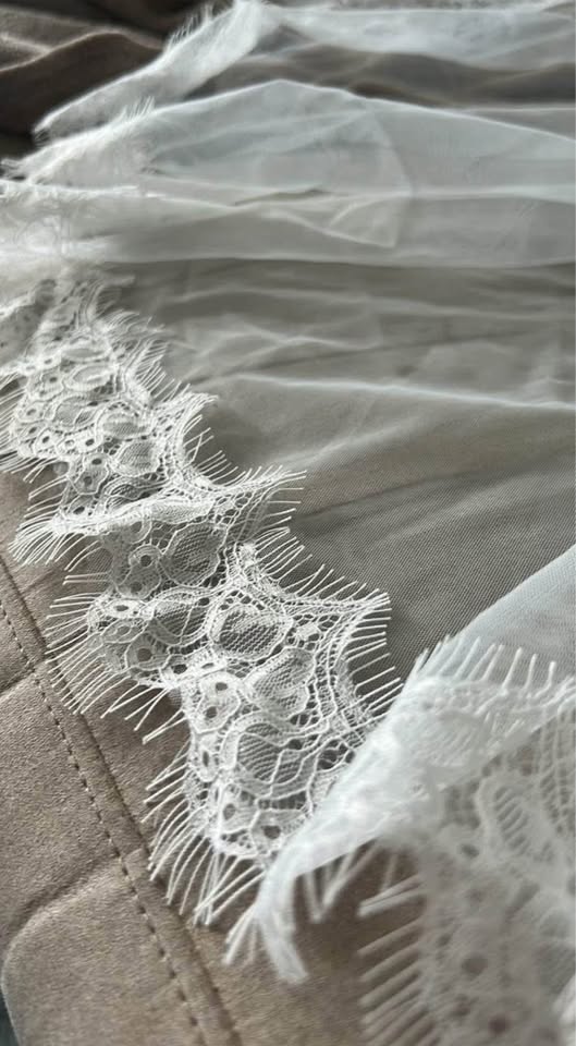 Lace edge Fingertip Veil soft white or ivory - photo 3