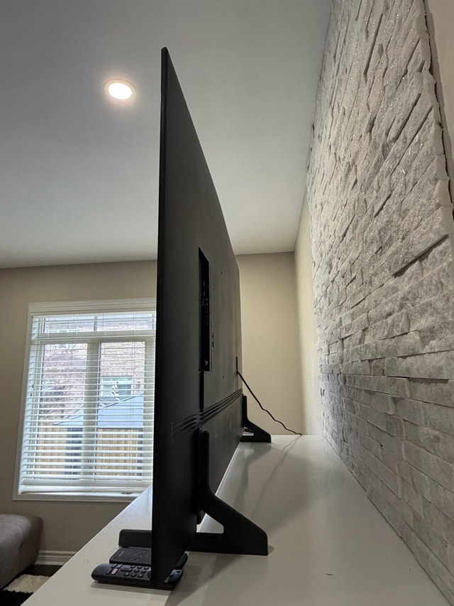 Samsung 65" Smart UHD 4K QLED TV - photo 3