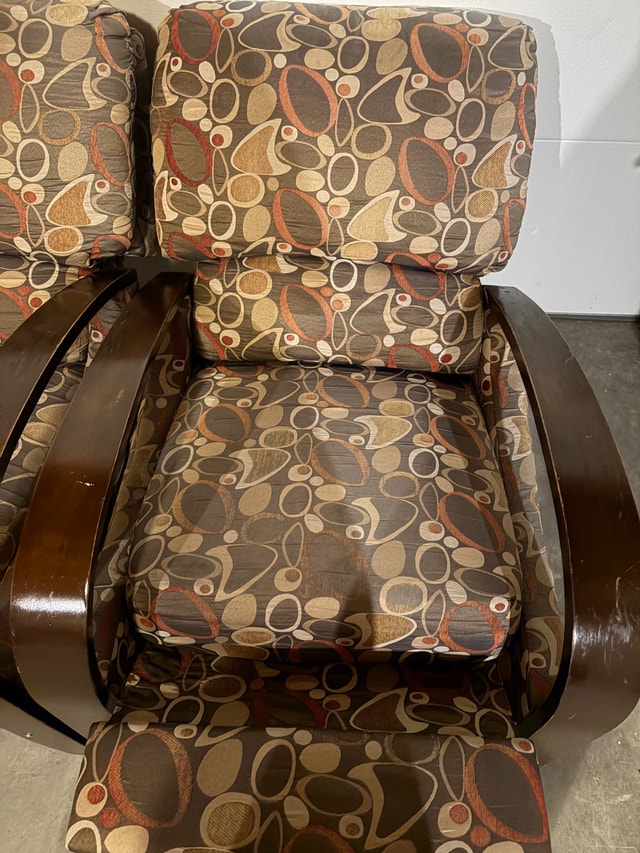 Pair of Reclining Lounge Chairs with Curved Wood Arms - photo 3