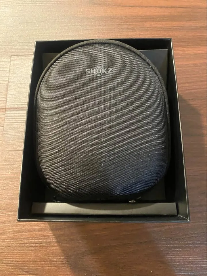 Shokz OpenRun Headphones with Case image indicator(4)