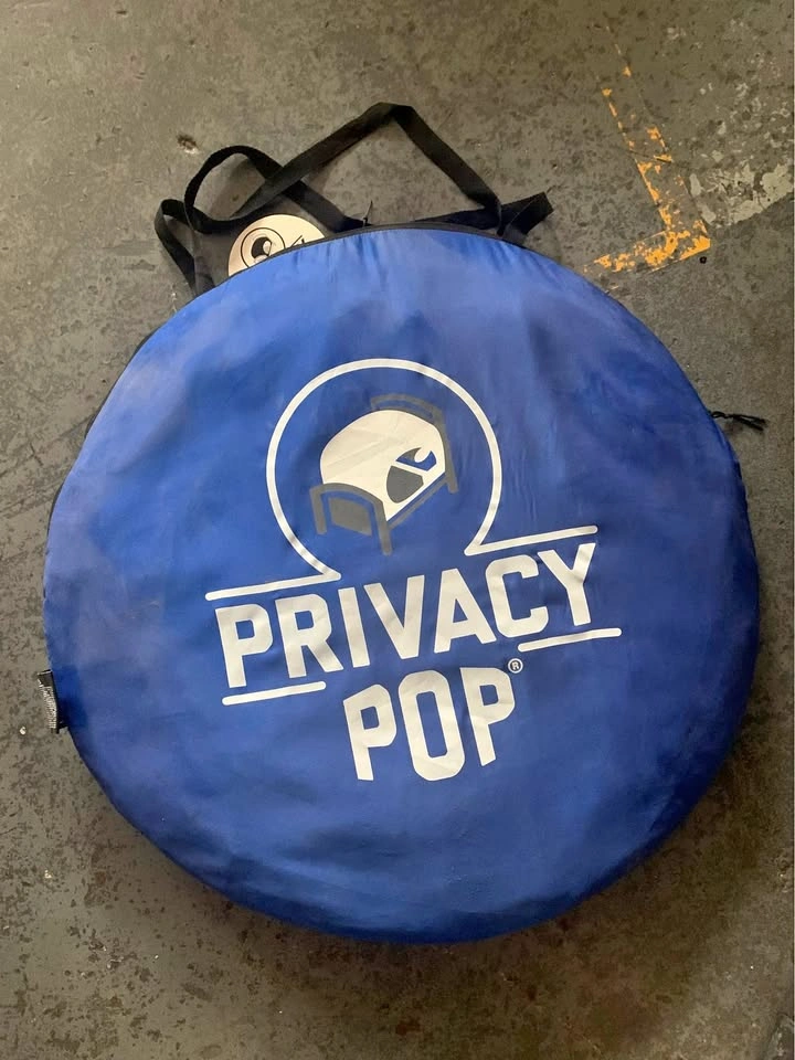 Privacy pop tent