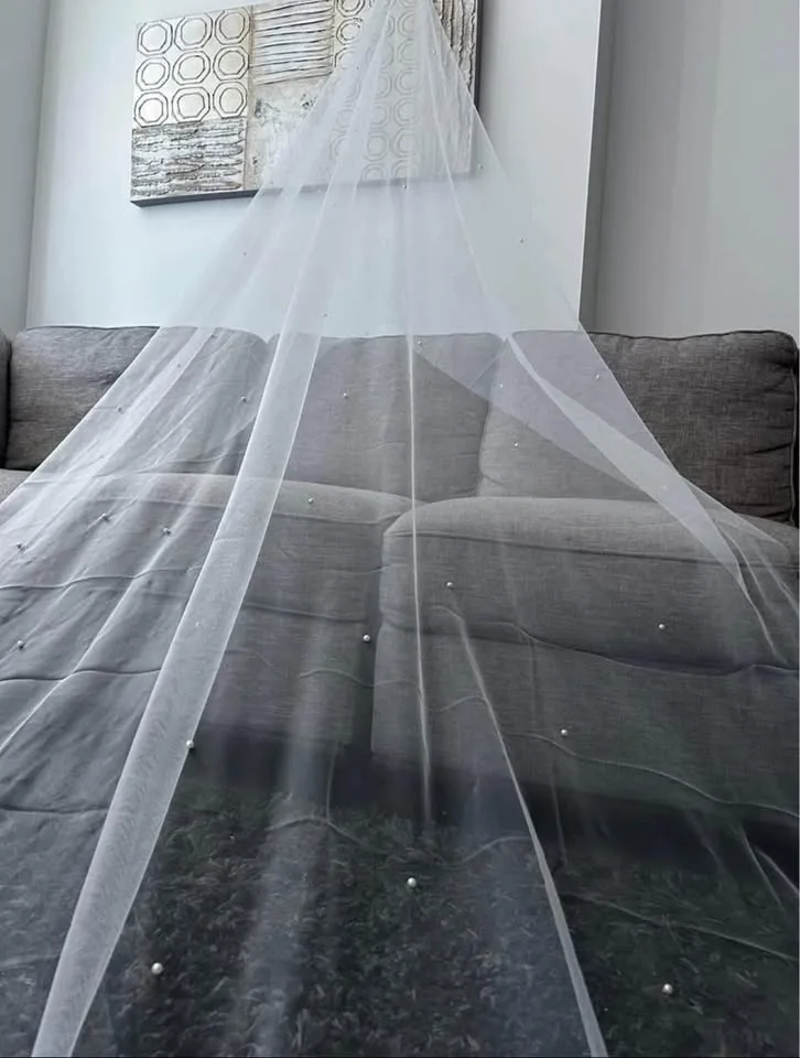 Pearl & Floral cathedral Soft White Veil image indicator(5)