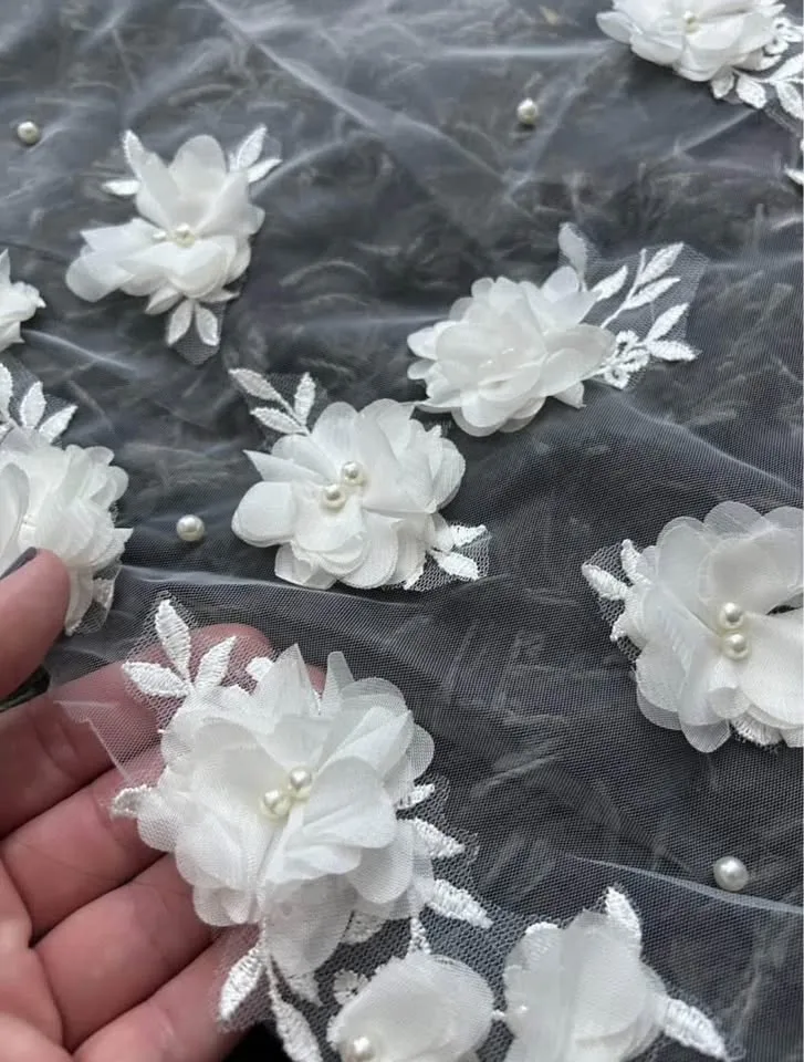 Pearl & Floral cathedral Soft White Veil image indicator(7)