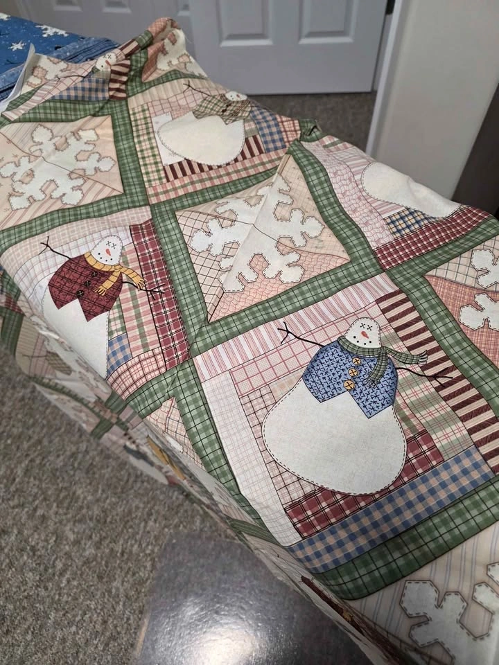 3 Pieces of Snowman Themed Cotton Fabrics - photo 3