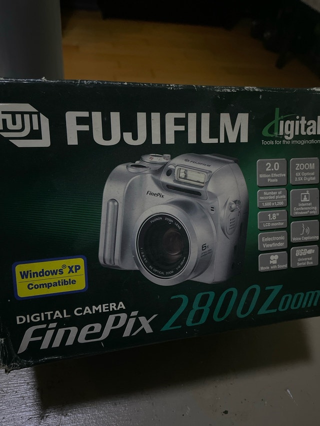Fujifilm FinePix 2800 Zoom Digital Camera