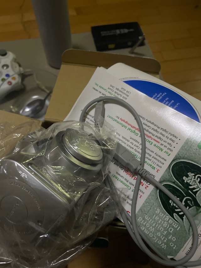 Fujifilm FinePix 2800 Zoom Digital Camera - photo 2