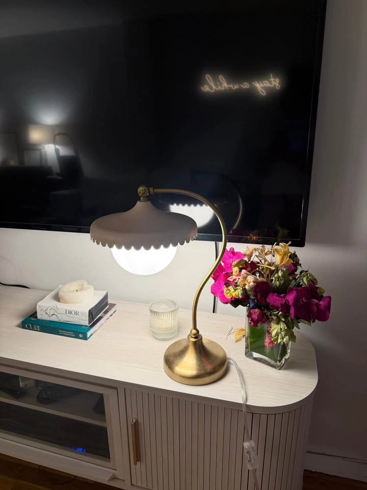 Pink and brass scallop lamp - photo 2