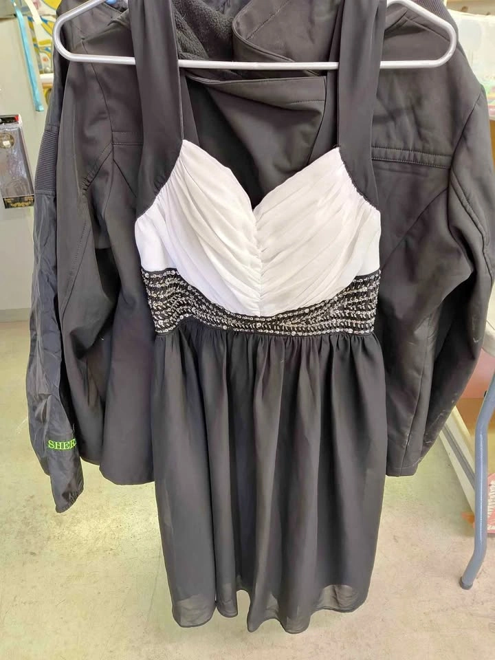 Jolie black white dress size med