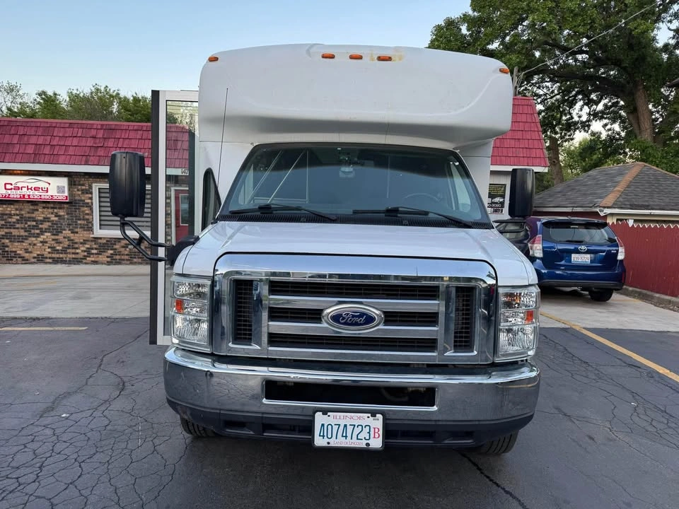 2016 Ford Econoline E350 Super Duty Passenger - photo 5