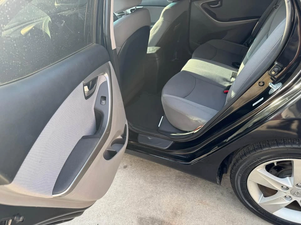 2012 Hyundai Elantra - photo 2